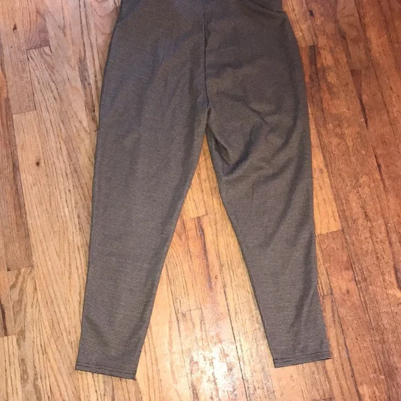 Maze Collection Pleated front Leggings - Picture 4 of 5